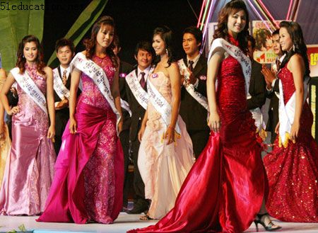 Contestants pose during the Cambodian beauty contest, which roughly translates as 2006 Beautiful Boy and Girl contest, in Phnom Penh September 14, 2006. Pov Theavy, 18, of Kandal province won the contest organised by Cambodia Television Network (CTN), and received a cash prize of $1,500 and a motorcycle.
