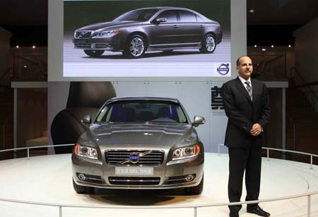 Volvo&apos;s S8OL is seen on the media day of the 6th Guangzhou International Auto Show in Guangzhou, capital of south China&apos;s Guangdong Province, Nov. 18, 2008. The 6th Guangzhou International Auto Show will be opened on Nov. 19. 