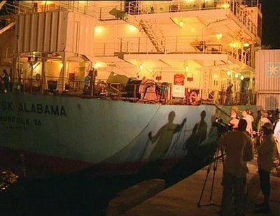 US ship reaches Kenya minus kidnapped captain