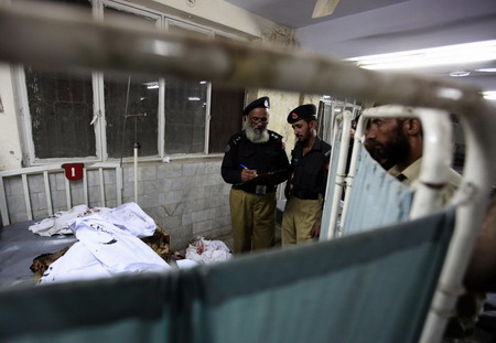Suicide bombers strike luxury hotel in Pakistan