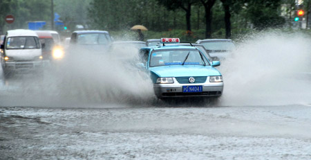 Heaviest rain in 70 years floods 3,000 Shanghai households